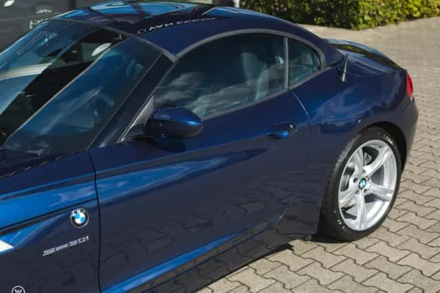 BMW Z4 (2010) thumbnail 3