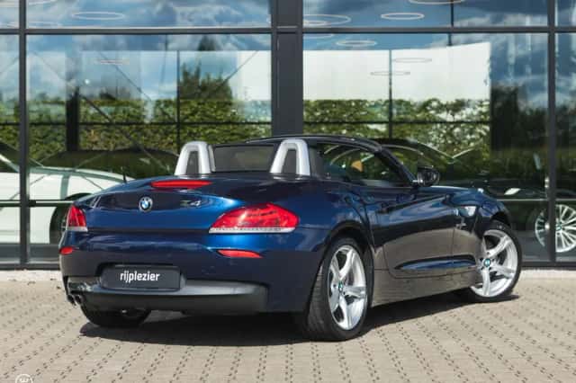 BMW Z4 (2010) thumbnail 4
