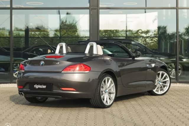 BMW Z4 (2011) thumbnail 4