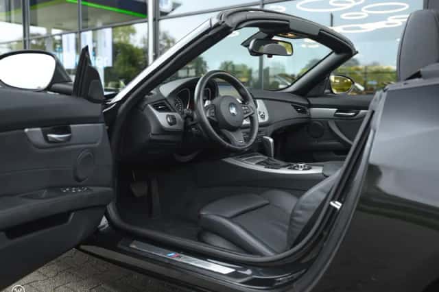 BMW Z4 (2010) thumbnail 2