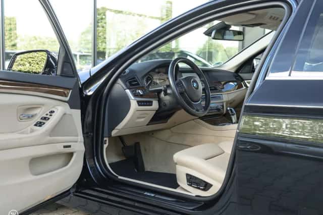 BMW 5-Serie (2011) thumbnail 2