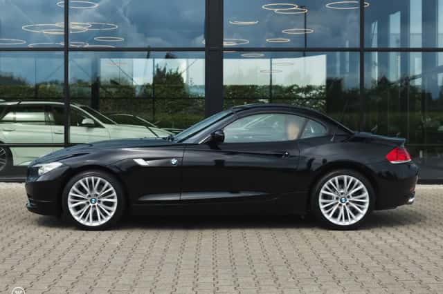BMW Z4 (2011) thumbnail 3