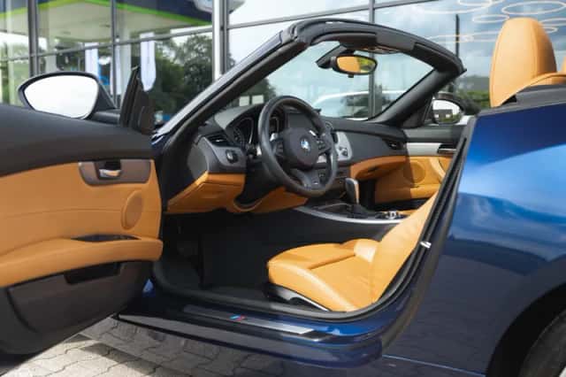 BMW Z4 (2010) thumbnail 2