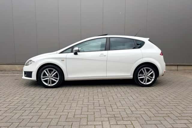 SEAT Leon (2011) thumbnail 2