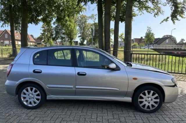Nissan Almera (2002) thumbnail 5