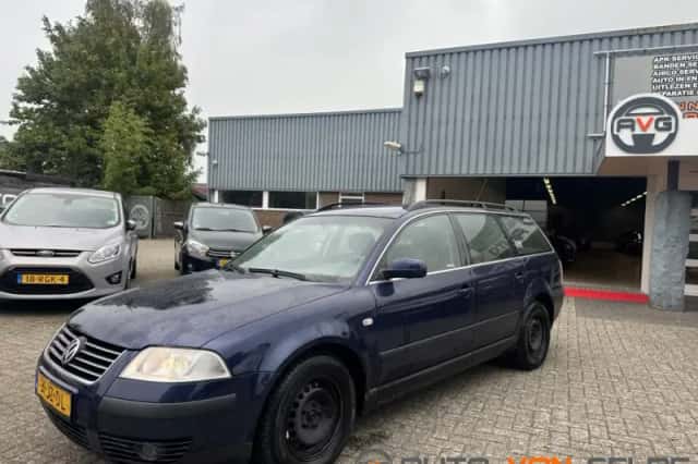 Volkswagen Passat (2002) thumbnail 1