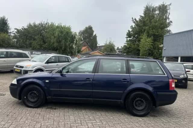 Volkswagen Passat (2002) thumbnail 2