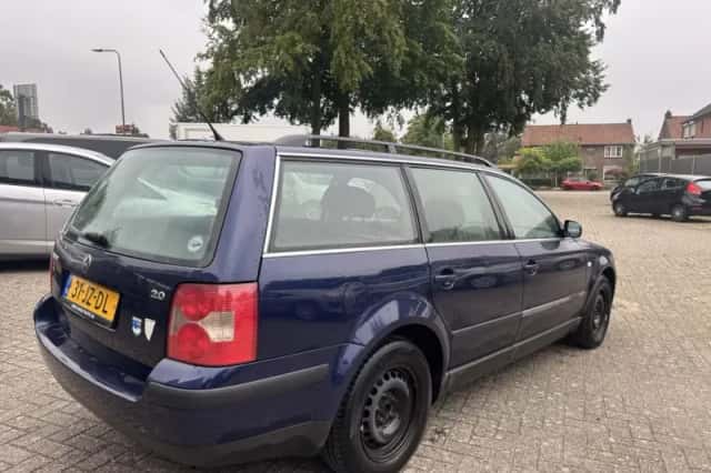 Volkswagen Passat (2002) thumbnail 4