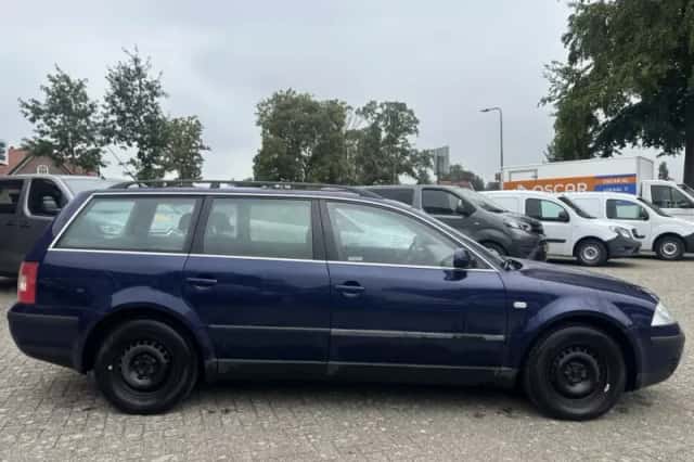 Volkswagen Passat (2002) thumbnail 5