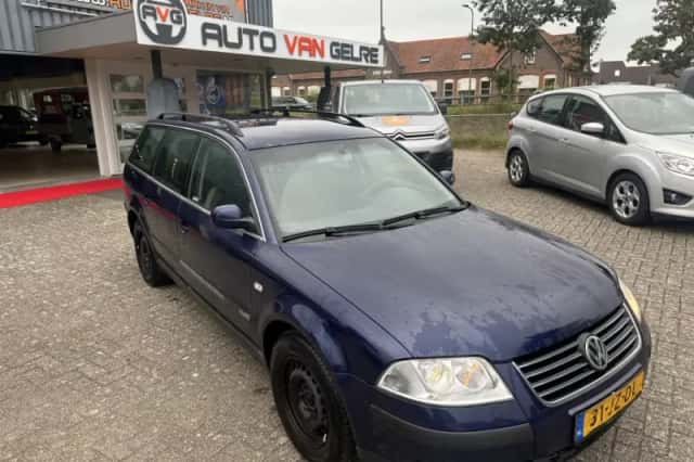 Volkswagen Passat (2002) thumbnail 6