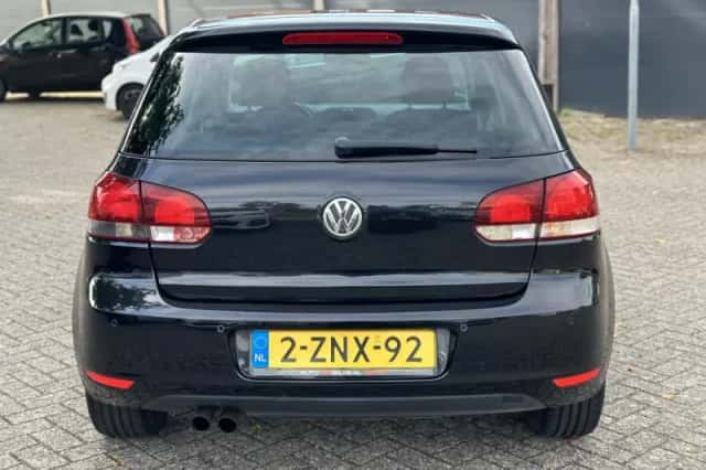 Volkswagen Golf (2009) thumbnail 4