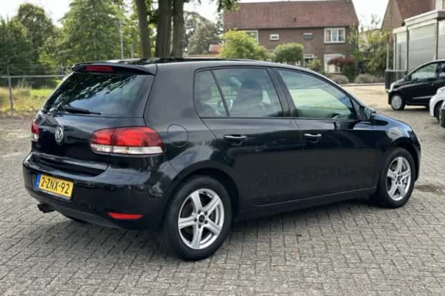 Volkswagen Golf (2009) thumbnail 5