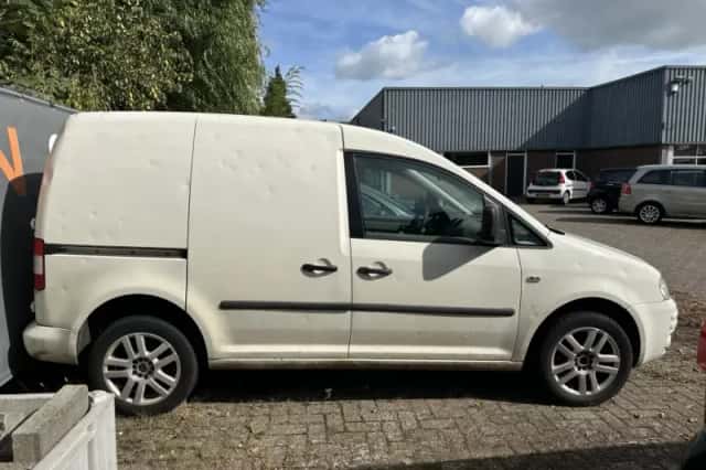 Volkswagen Caddy (2009) thumbnail 4