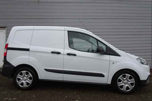 Ford Transit Courier (2021) thumbnail 3