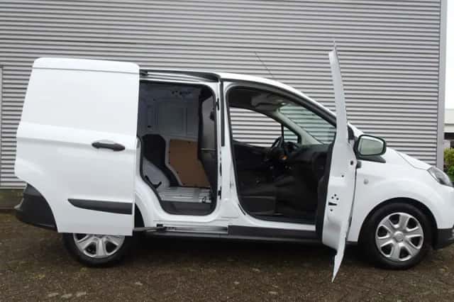 Ford Transit Courier (2021) thumbnail 4