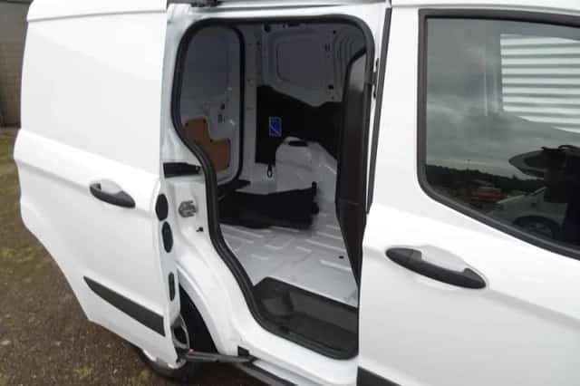 Ford Transit Courier (2021) thumbnail 6