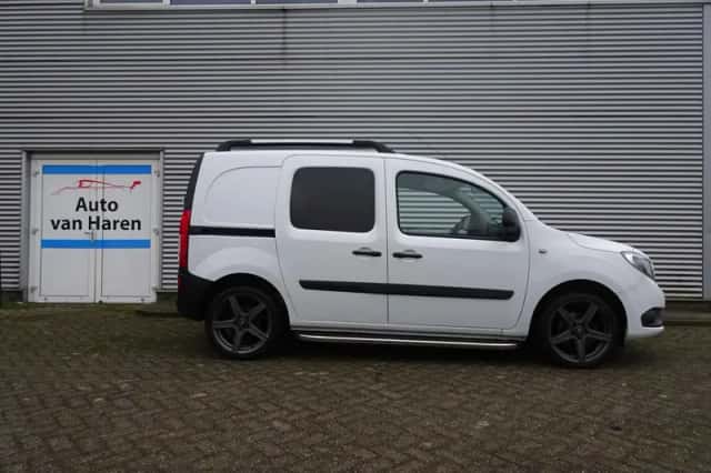 Mercedes-Benz Citan (2016) thumbnail 2