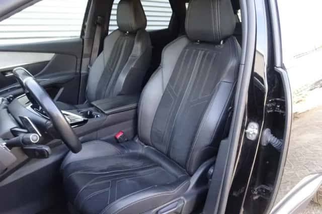 Peugeot 3008 (2021) thumbnail 3