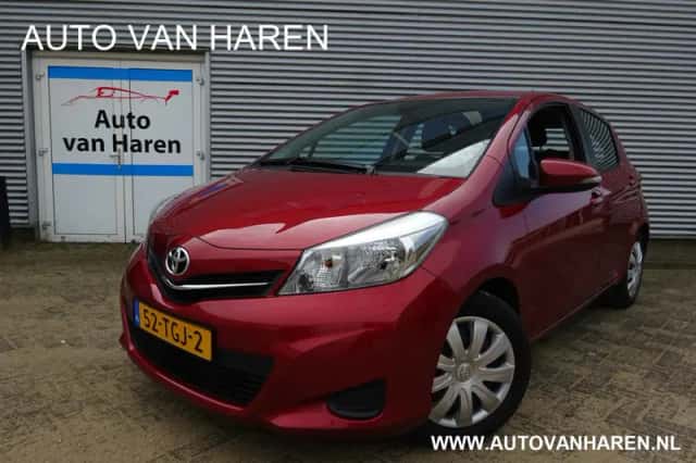 Toyota Yaris (2012) thumbnail 1