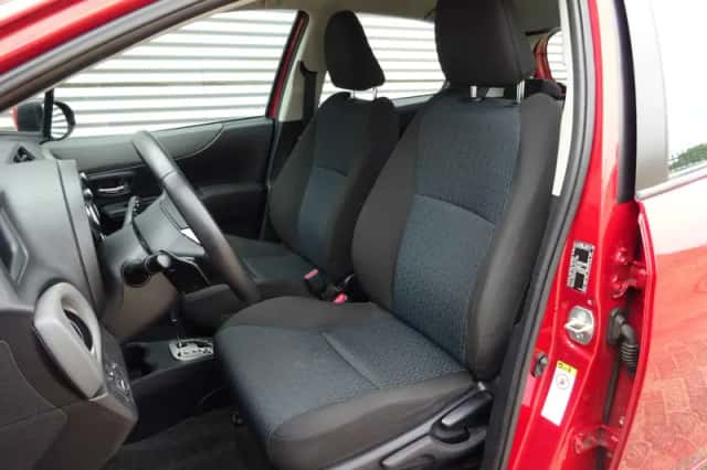 Toyota Yaris (2012) thumbnail 4
