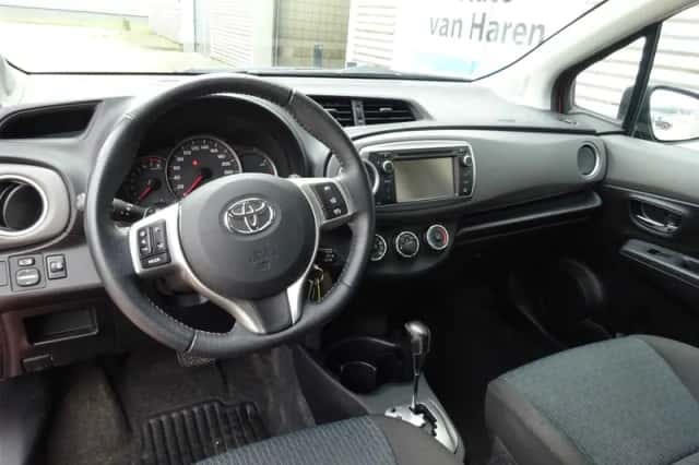 Toyota Yaris (2012) thumbnail 5