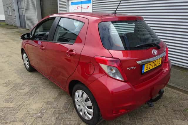 Toyota Yaris (2012) thumbnail 6