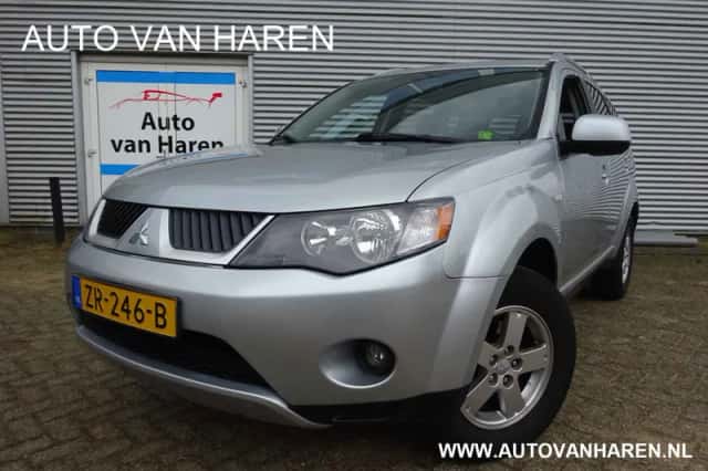 Mitsubishi Outlander (2009) thumbnail 1