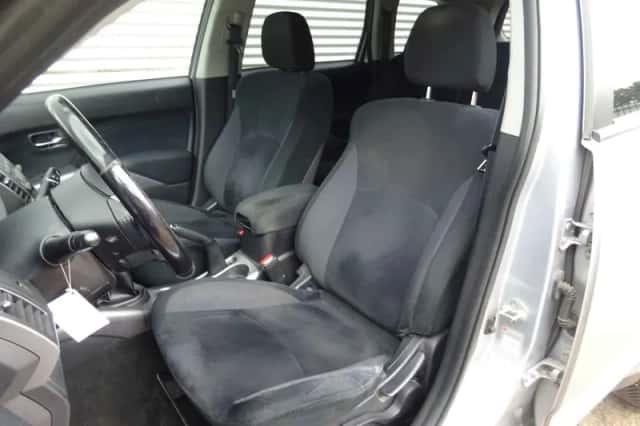 Mitsubishi Outlander (2009) thumbnail 4