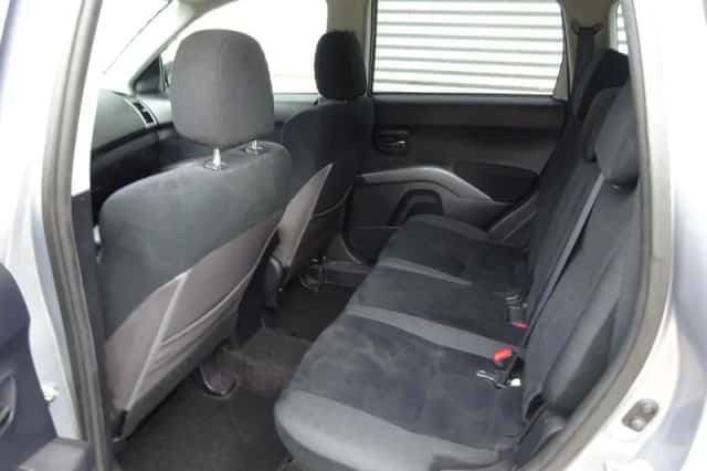 Mitsubishi Outlander (2009) thumbnail 5