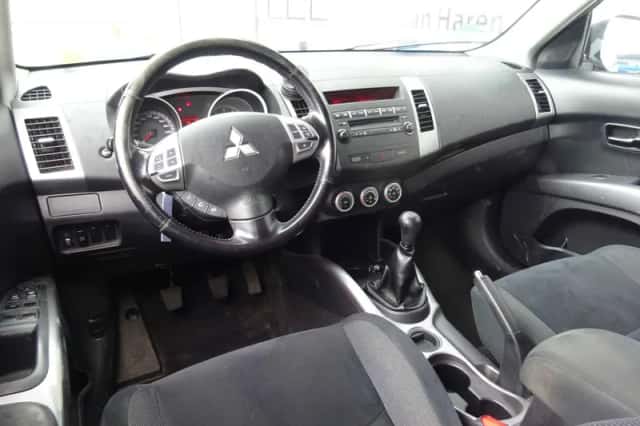 Mitsubishi Outlander (2009) thumbnail 6