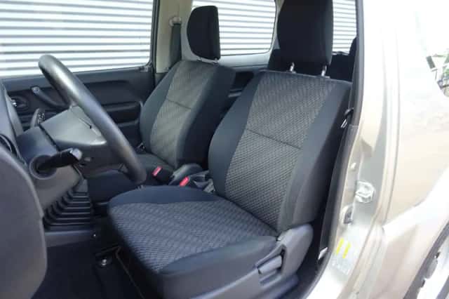 Suzuki Jimny (2017) thumbnail 4