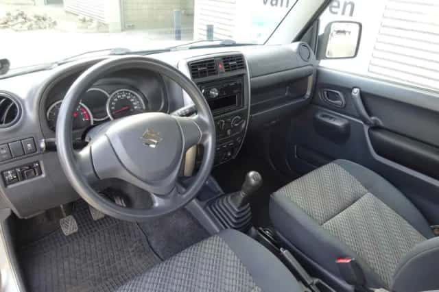 Suzuki Jimny (2017) thumbnail 5