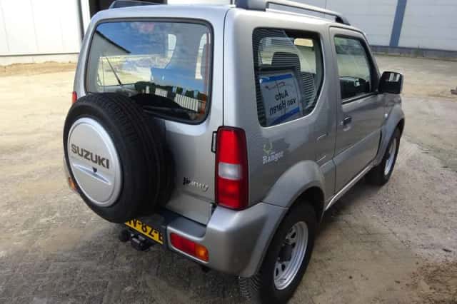 Suzuki Jimny (2017) thumbnail 6