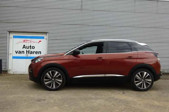Peugeot 3008 (2018) thumbnail 2
