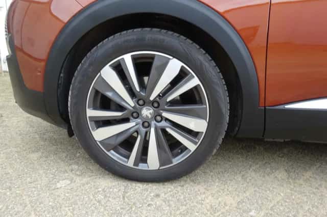 Peugeot 3008 (2018) thumbnail 3