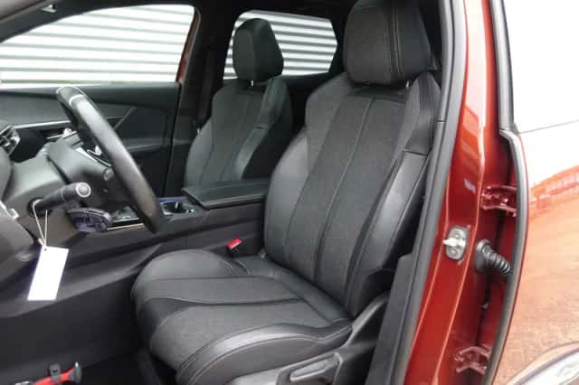 Peugeot 3008 (2018) thumbnail 4