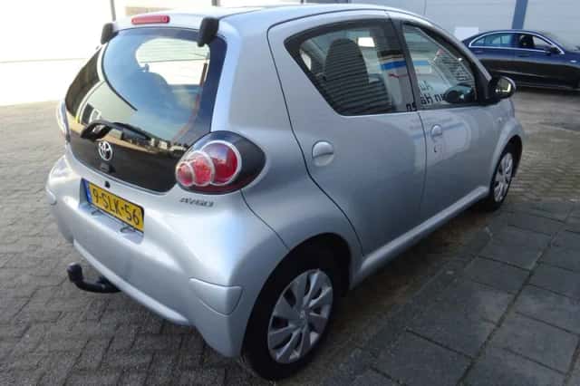 Toyota Aygo (2013) thumbnail 3