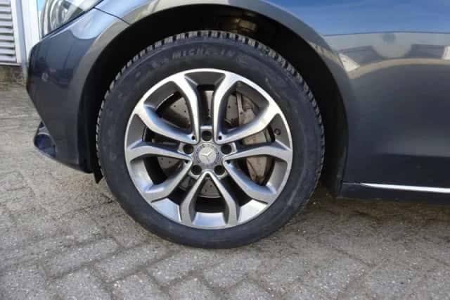 Mercedes-Benz C-Klasse (2016) thumbnail 3