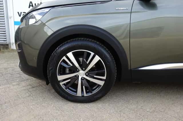 Peugeot 5008 (2018) thumbnail 3