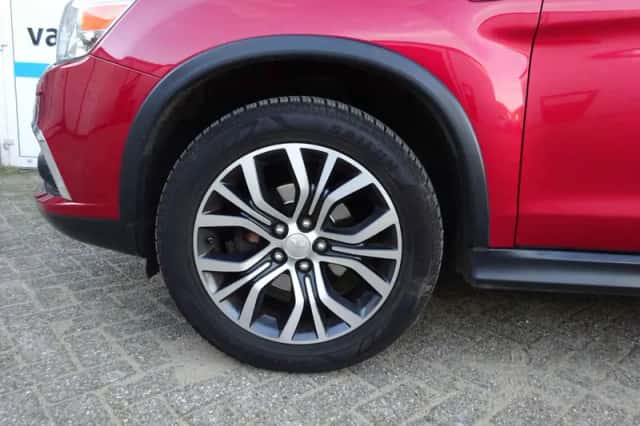 Mitsubishi ASX (2017) thumbnail 3