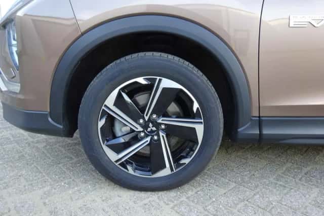 Mitsubishi Eclipse Cross (2022) thumbnail 3