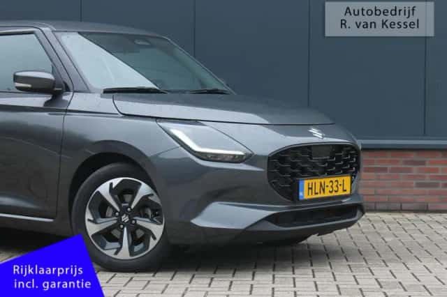 Suzuki Swift (2025) thumbnail 2