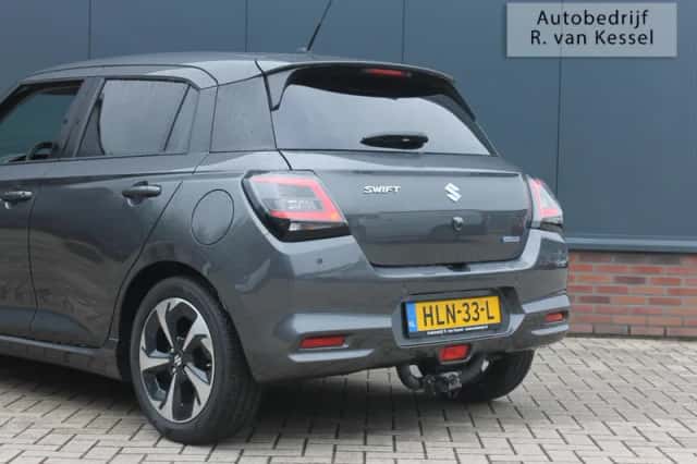 Suzuki Swift (2025) thumbnail 4