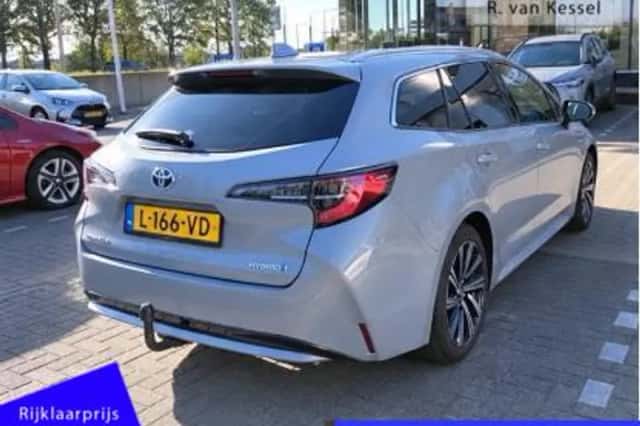Toyota Corolla (2021) thumbnail 3