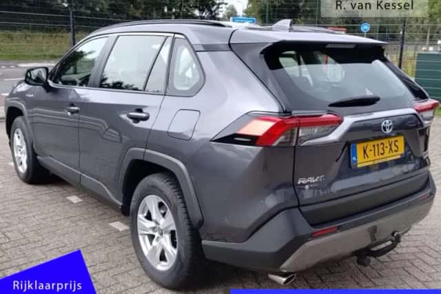 Toyota RAV4 (2021) thumbnail 3