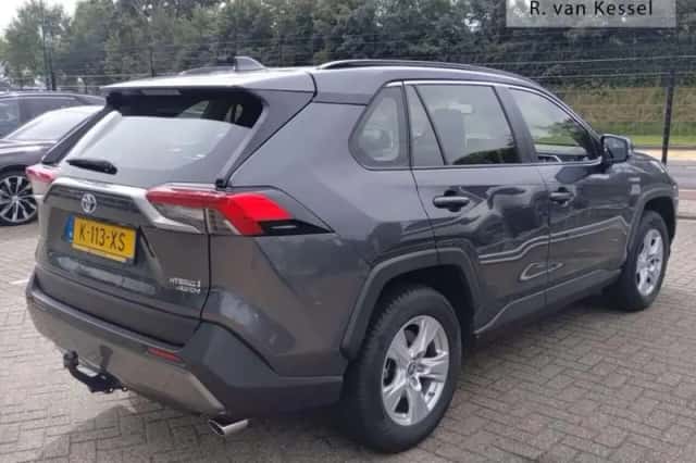 Toyota RAV4 (2021) thumbnail 4