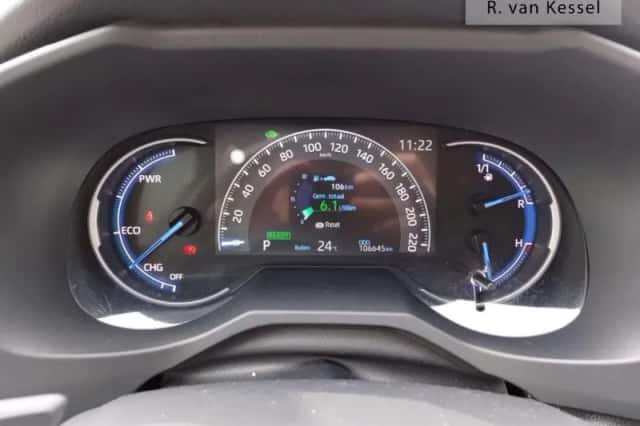 Toyota RAV4 (2021) thumbnail 6