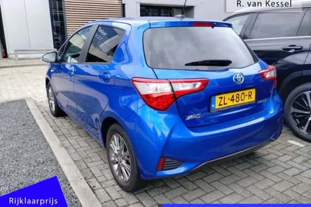 Toyota Yaris (2019) thumbnail 3