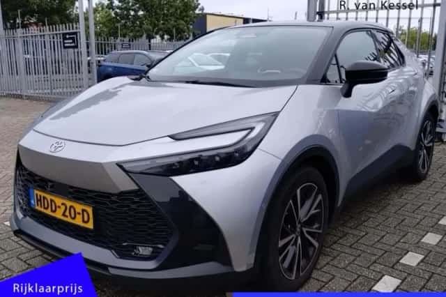 Toyota C-HR (2025) thumbnail 1