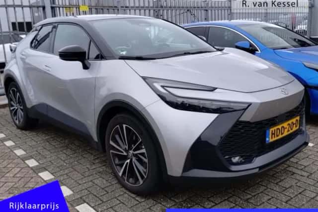 Toyota C-HR (2025) thumbnail 2